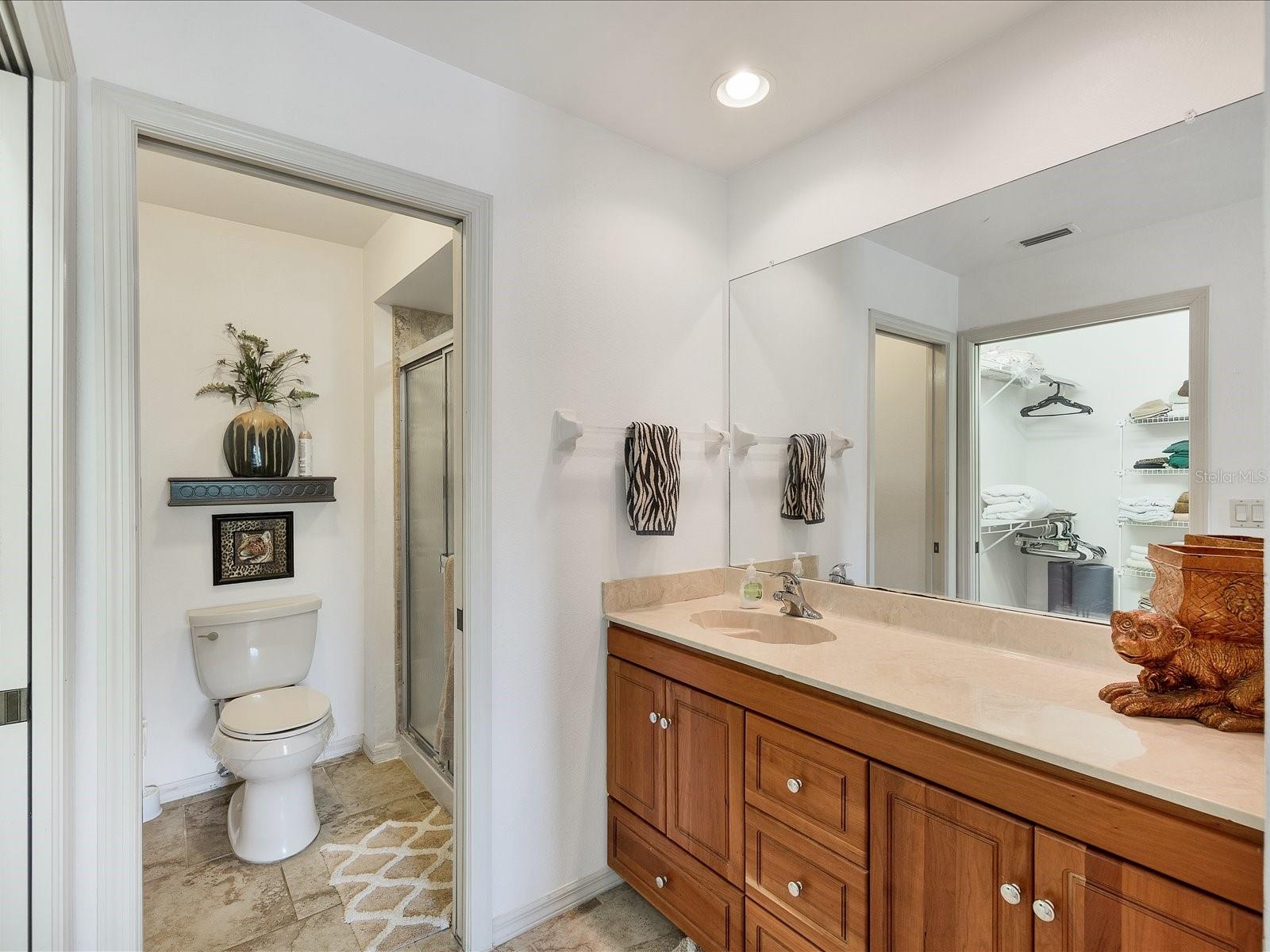 Image 20 of 28 For 4440 Weybridge  4440