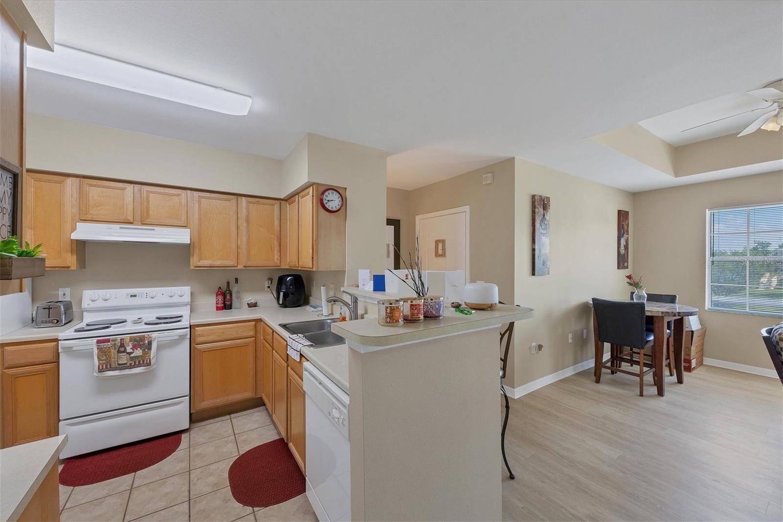 Image 6 of 37 For 1015 Villagio Circle 202