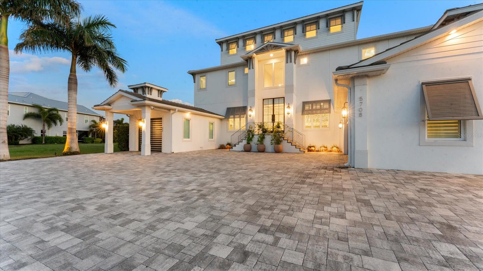 Listing photo id 12 for 5708 Inspiration Terrace