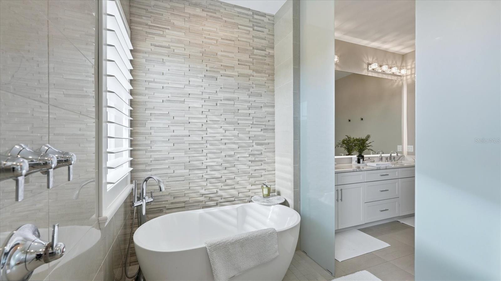 Listing photo id 54 for 5708 Inspiration Terrace