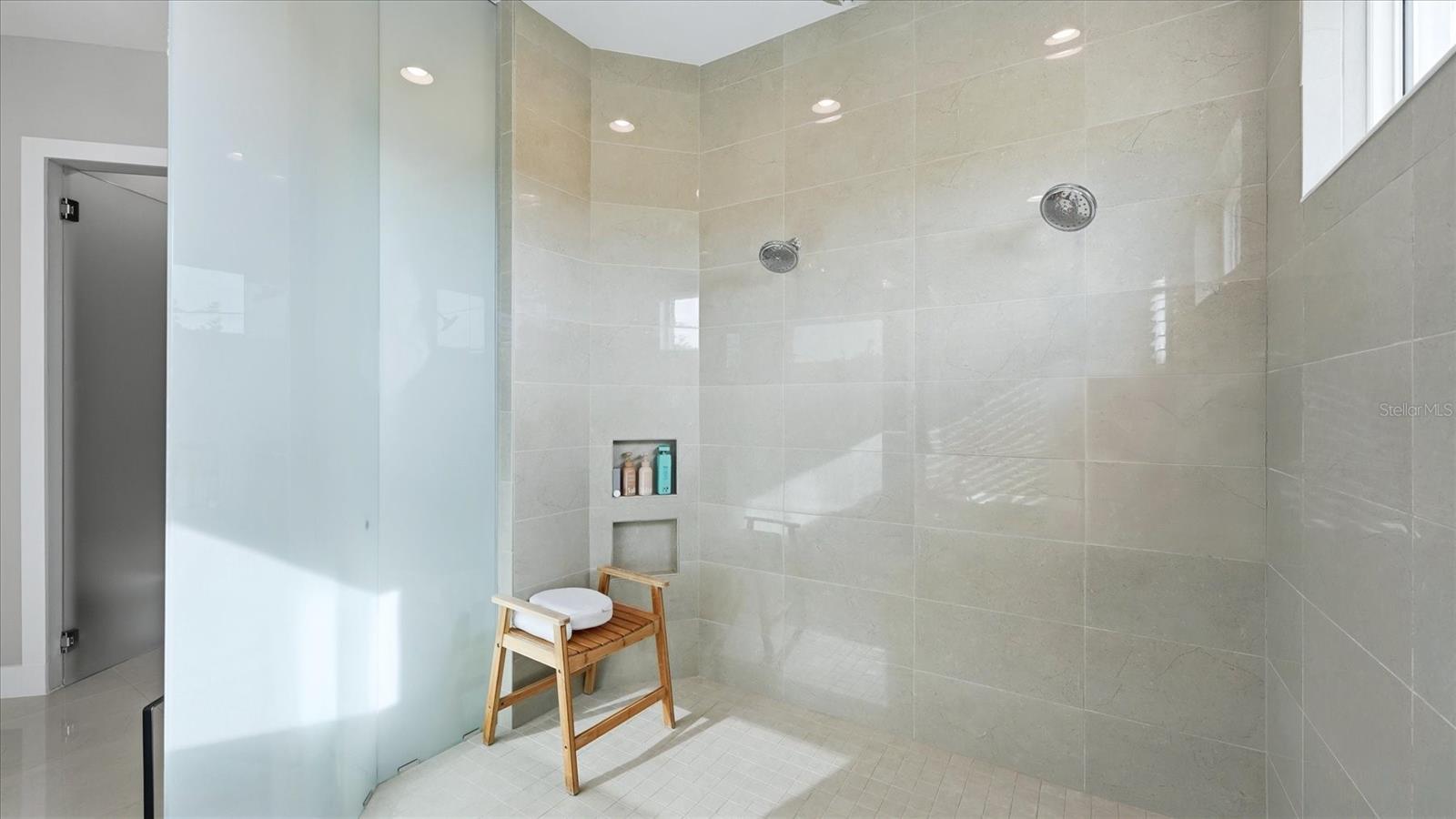 Listing photo id 55 for 5708 Inspiration Terrace