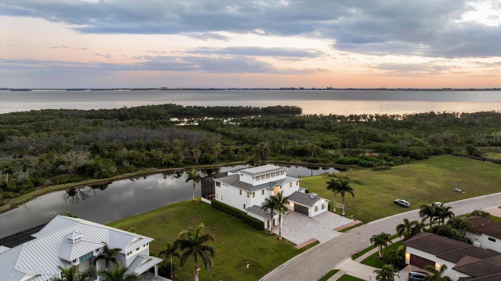 Listing photo id 67 for 5708 Inspiration Terrace