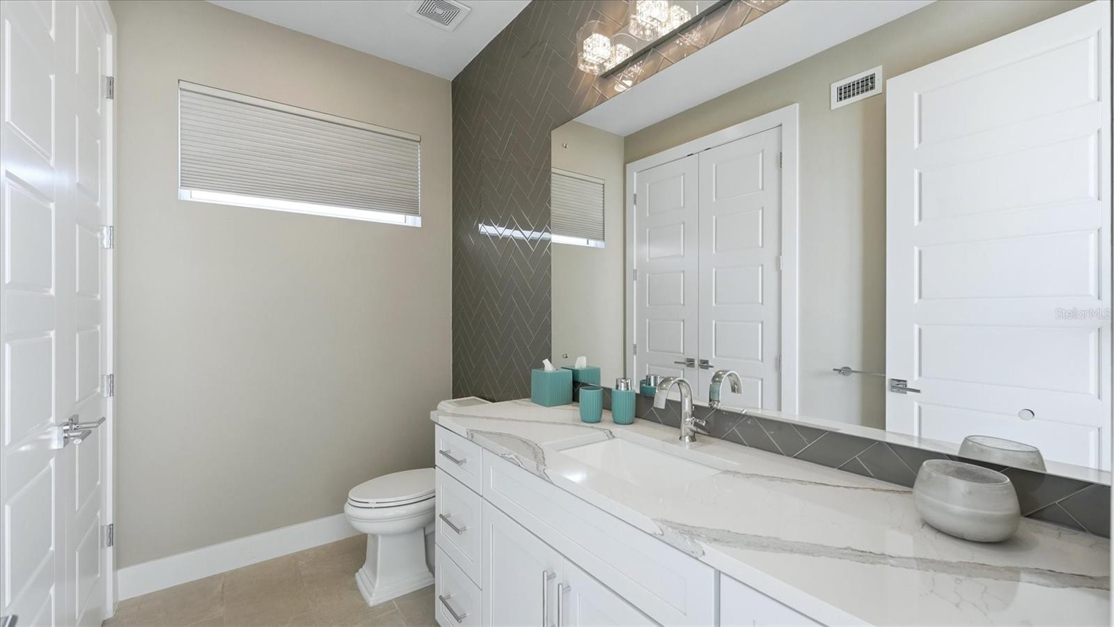 Listing photo id 80 for 5708 Inspiration Terrace