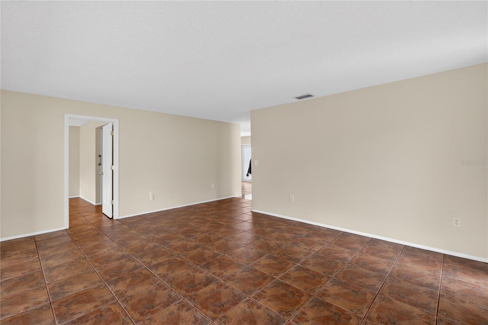 Image 19 of 62 For 3501 Village Court 220