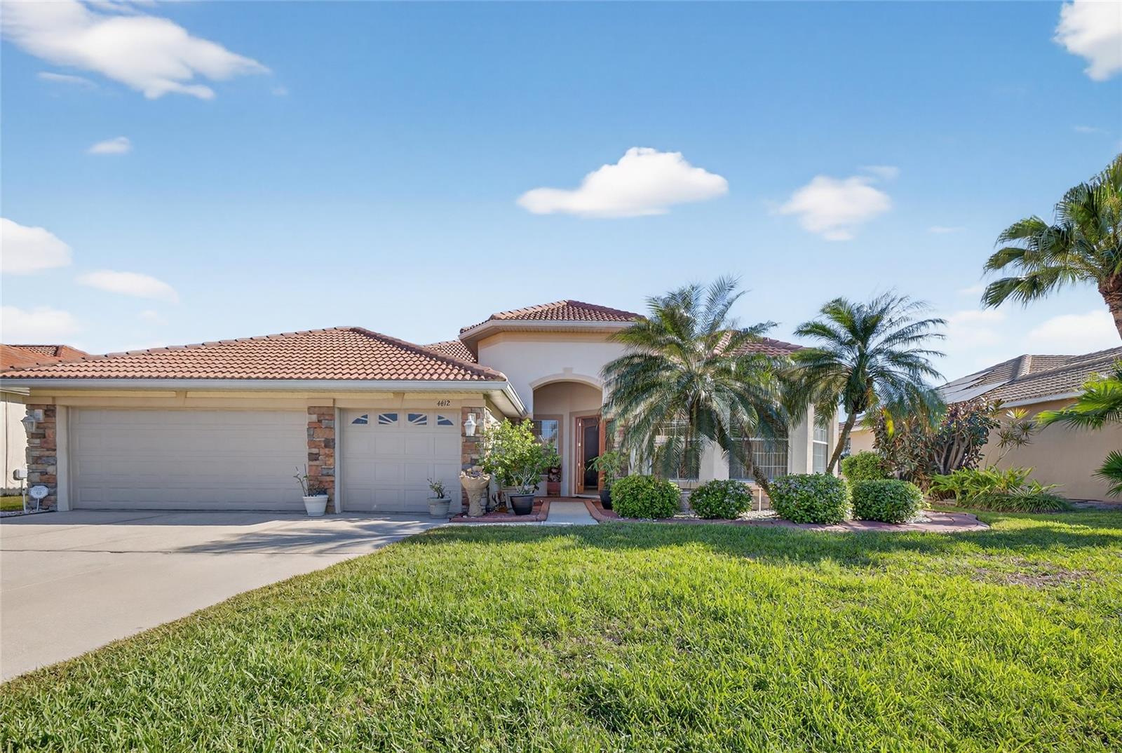 Image 2 of 36 For 4612 62 Avenue