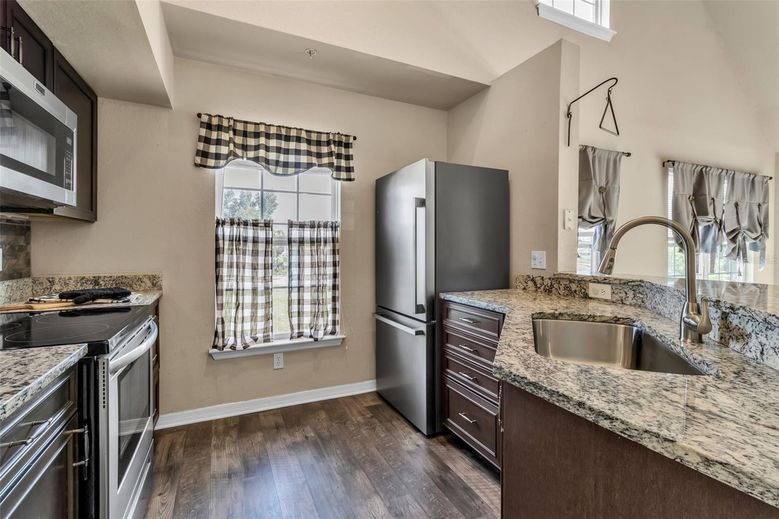 Image 10 of 50 For 5511 Rosehill Road 203