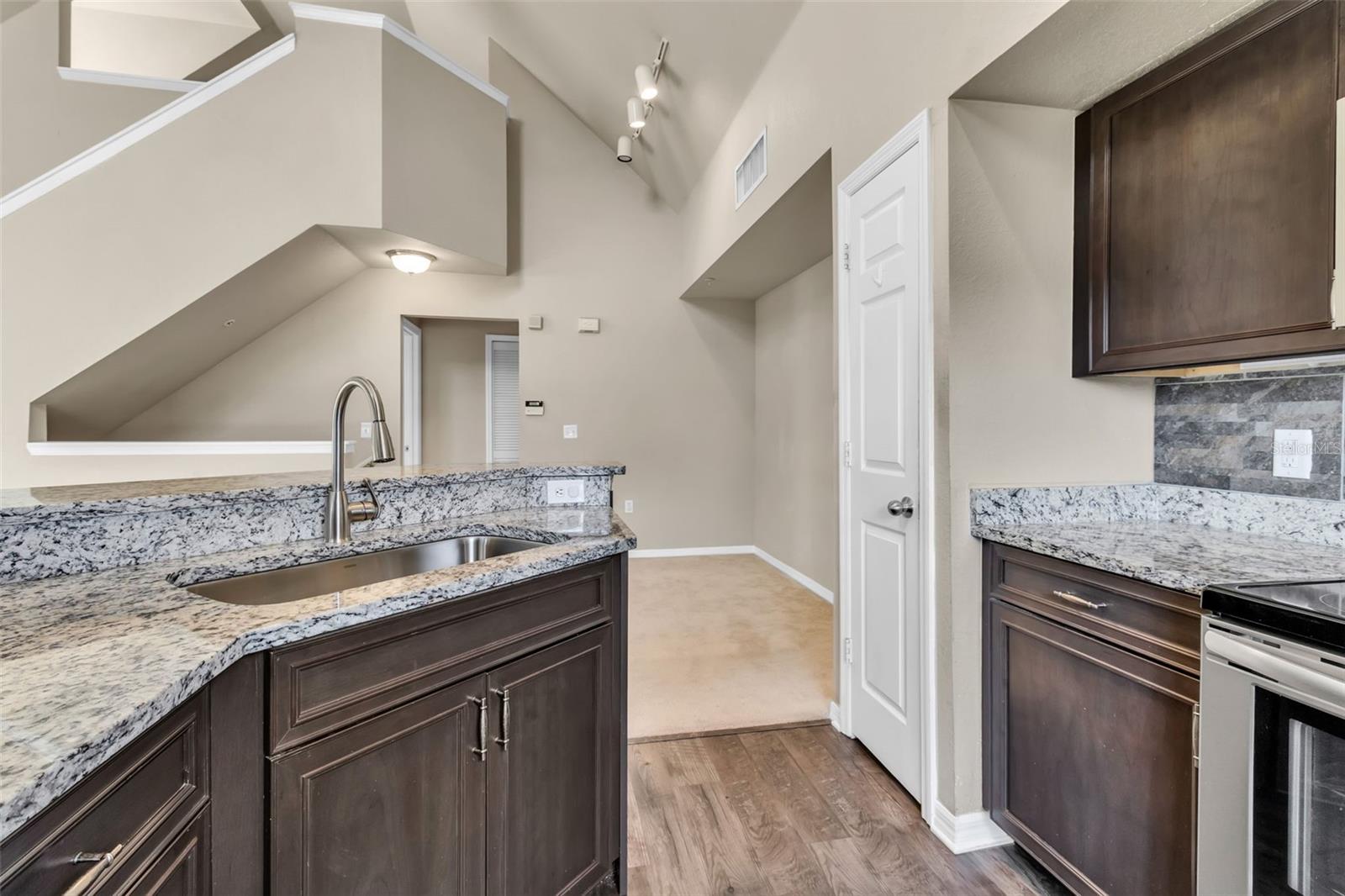 Image 12 of 50 For 5511 Rosehill Road 203