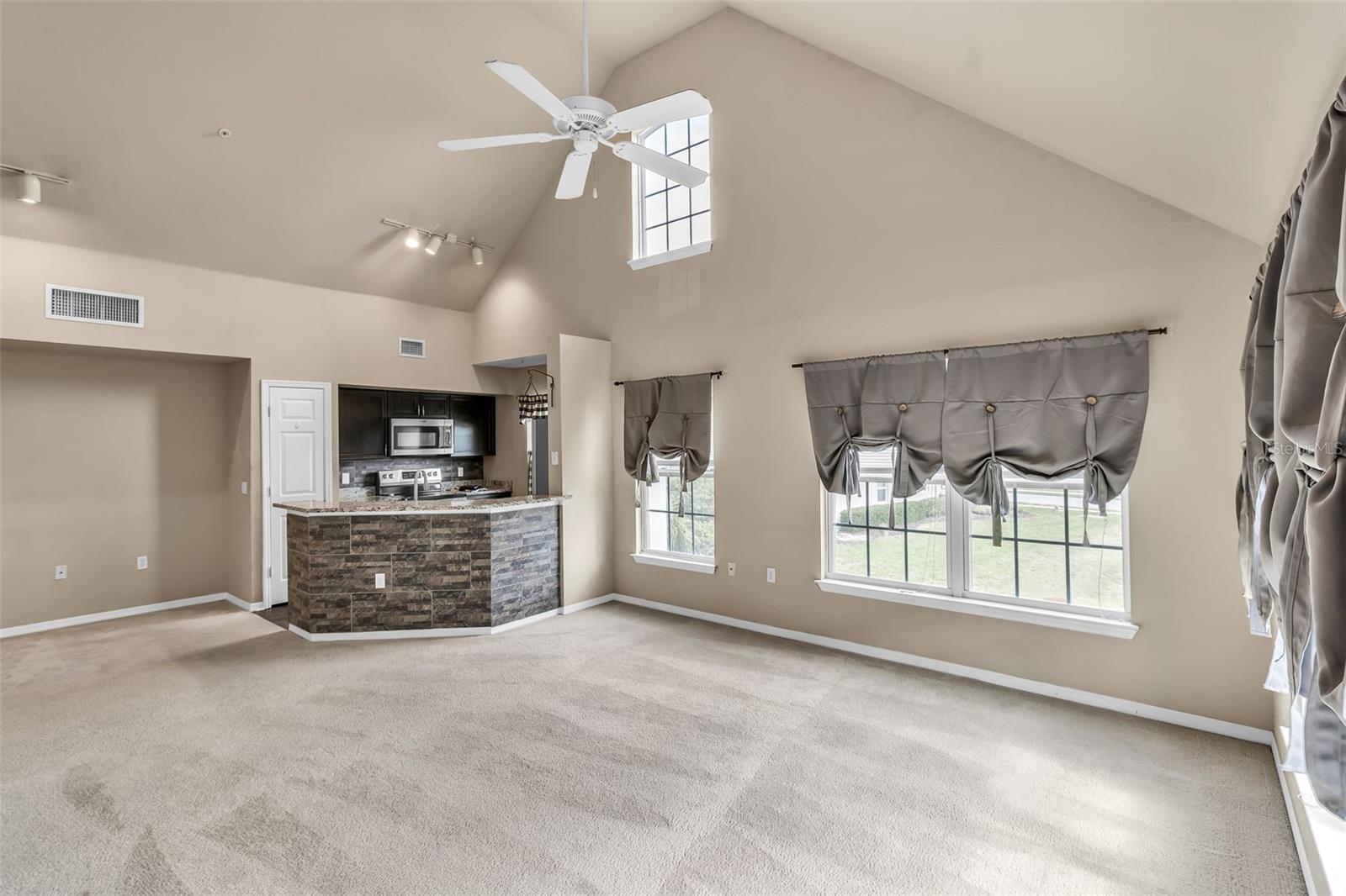 Image 14 of 50 For 5511 Rosehill Road 203