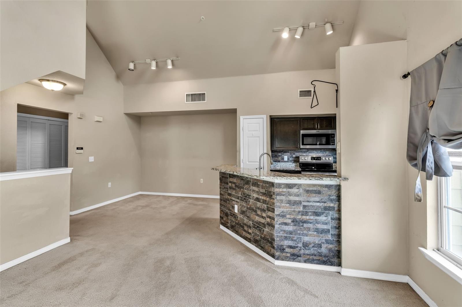 Image 15 of 50 For 5511 Rosehill Road 203