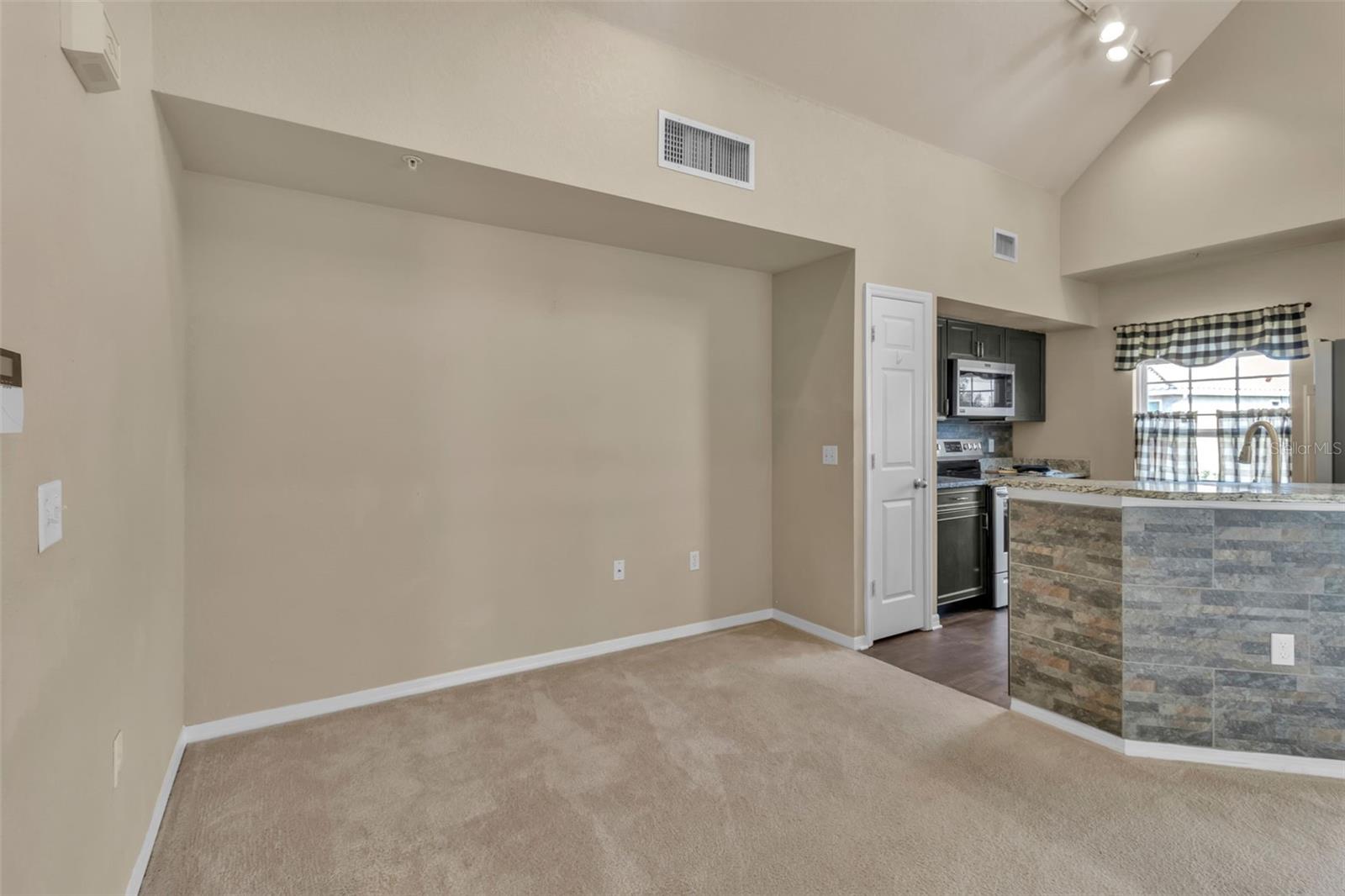 Image 9 of 50 For 5511 Rosehill Road 203