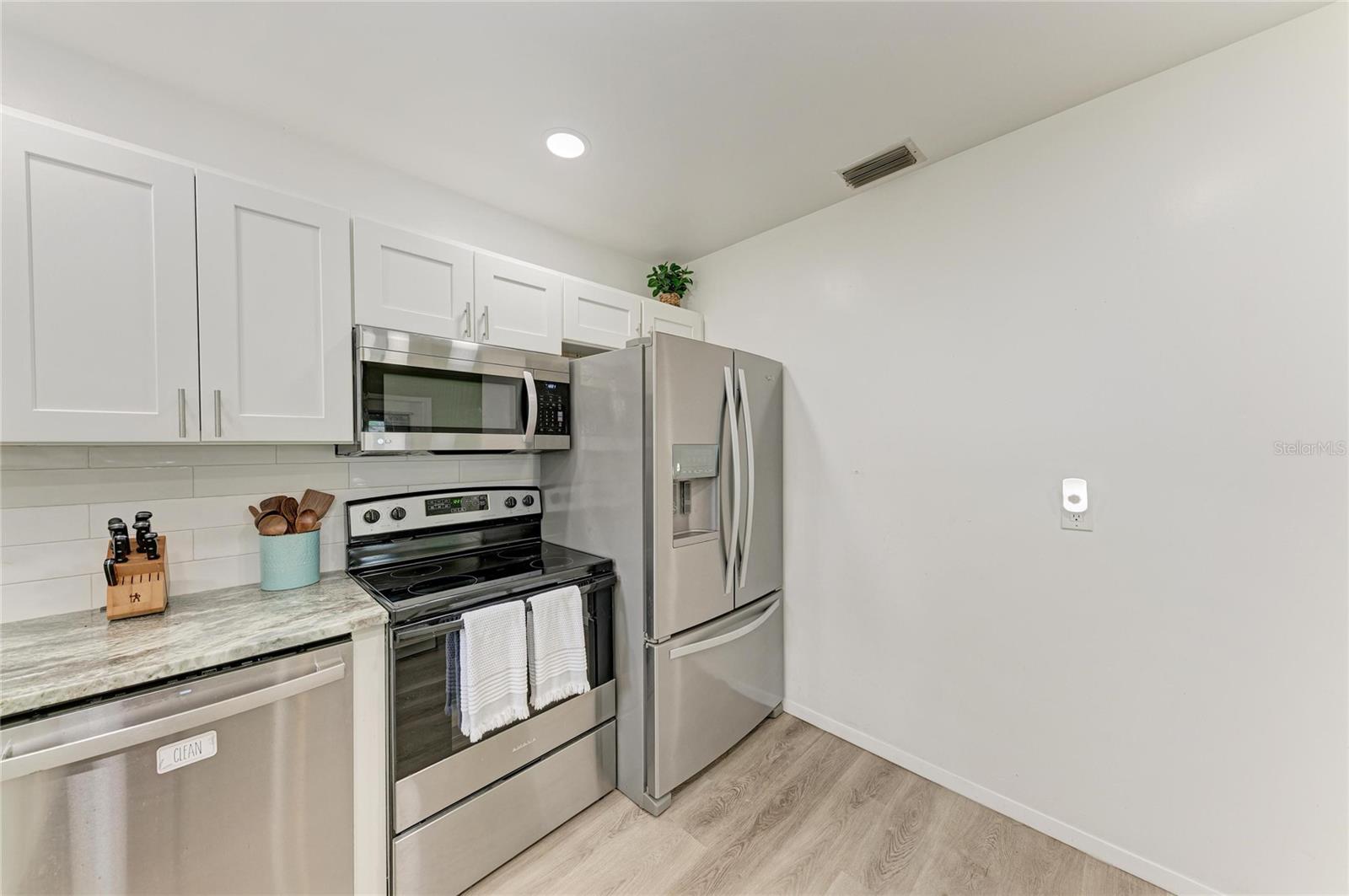 Image 14 of 35 For 2811 33rd Avenue W