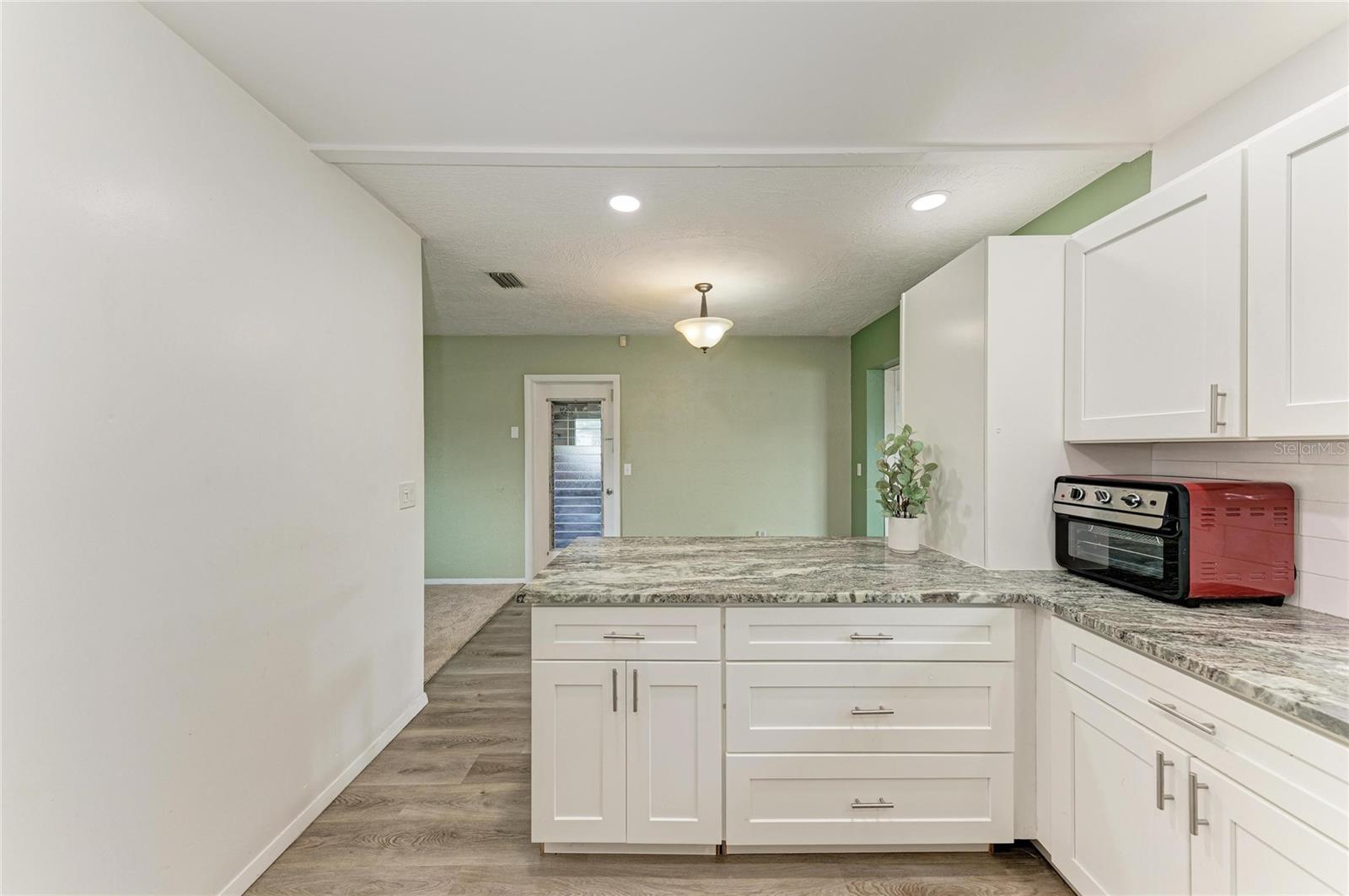 Image 15 of 35 For 2811 33rd Avenue W