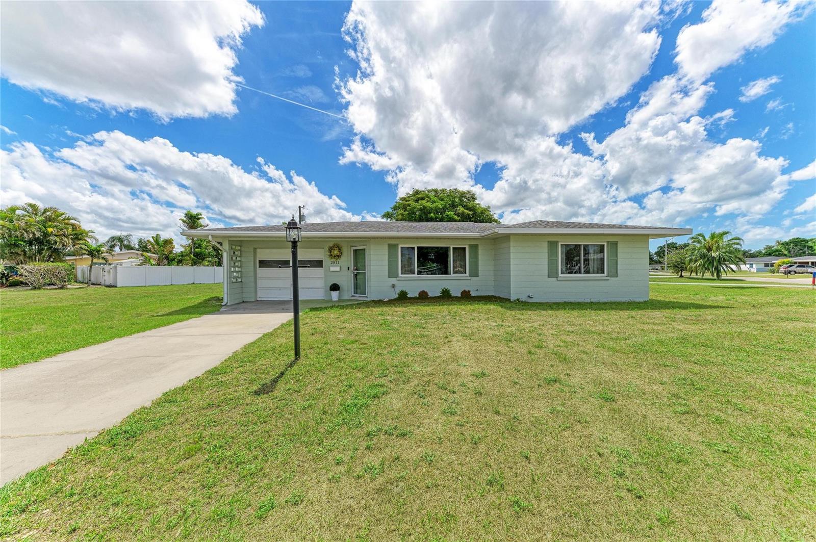 Image 2 of 35 For 2811 33rd Avenue W