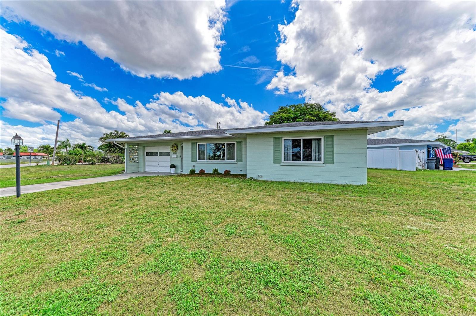 Image 3 of 35 For 2811 33rd Avenue W