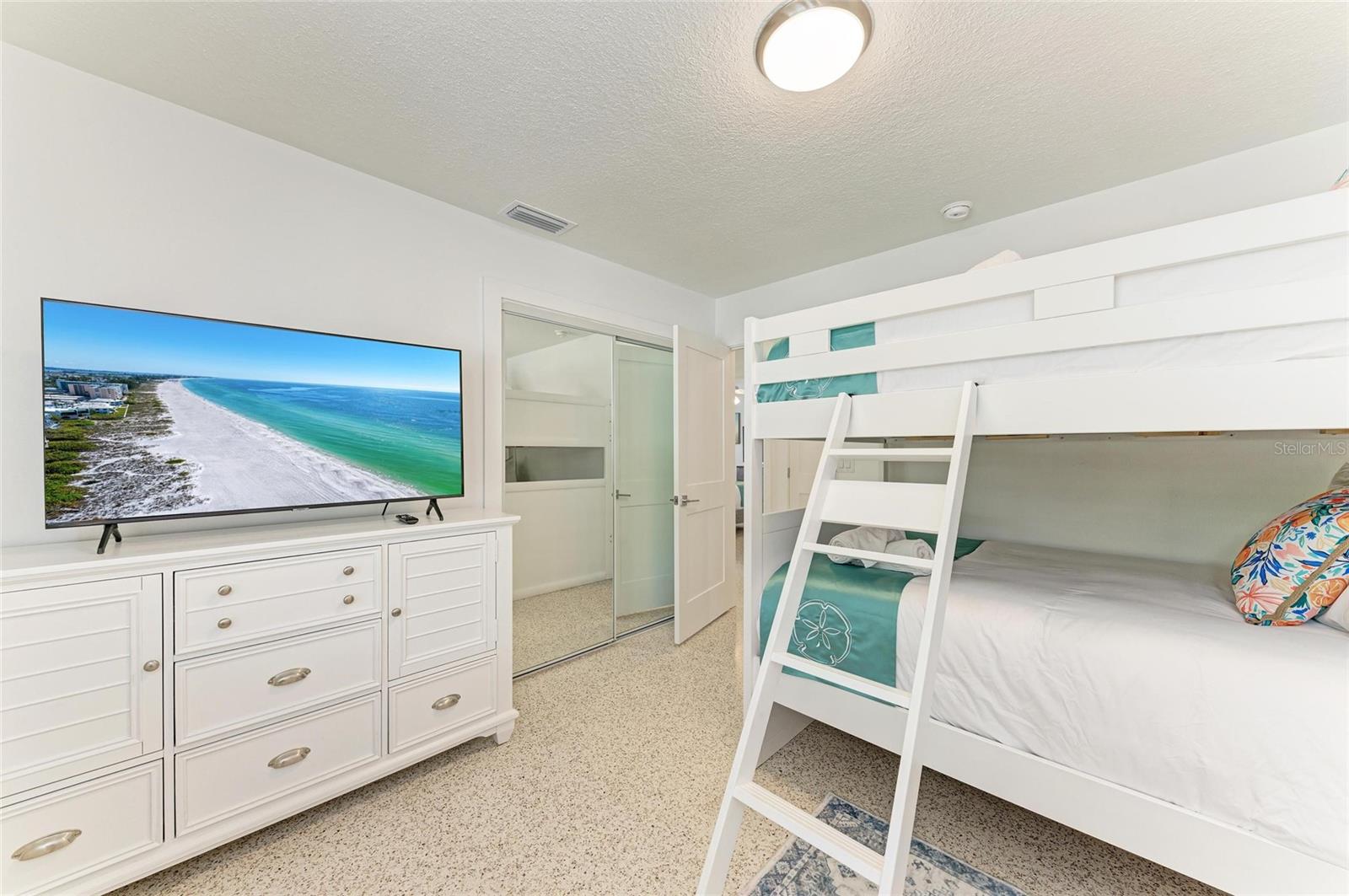 Image 26 of 45 For 165 Crescent Drive