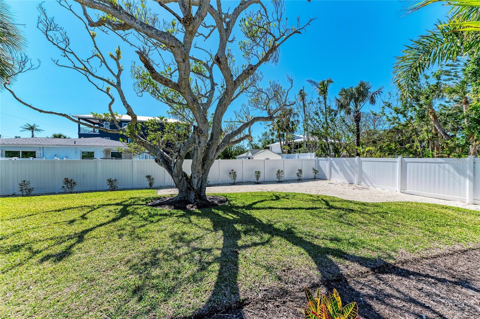 Image 38 of 45 For 165 Crescent Drive