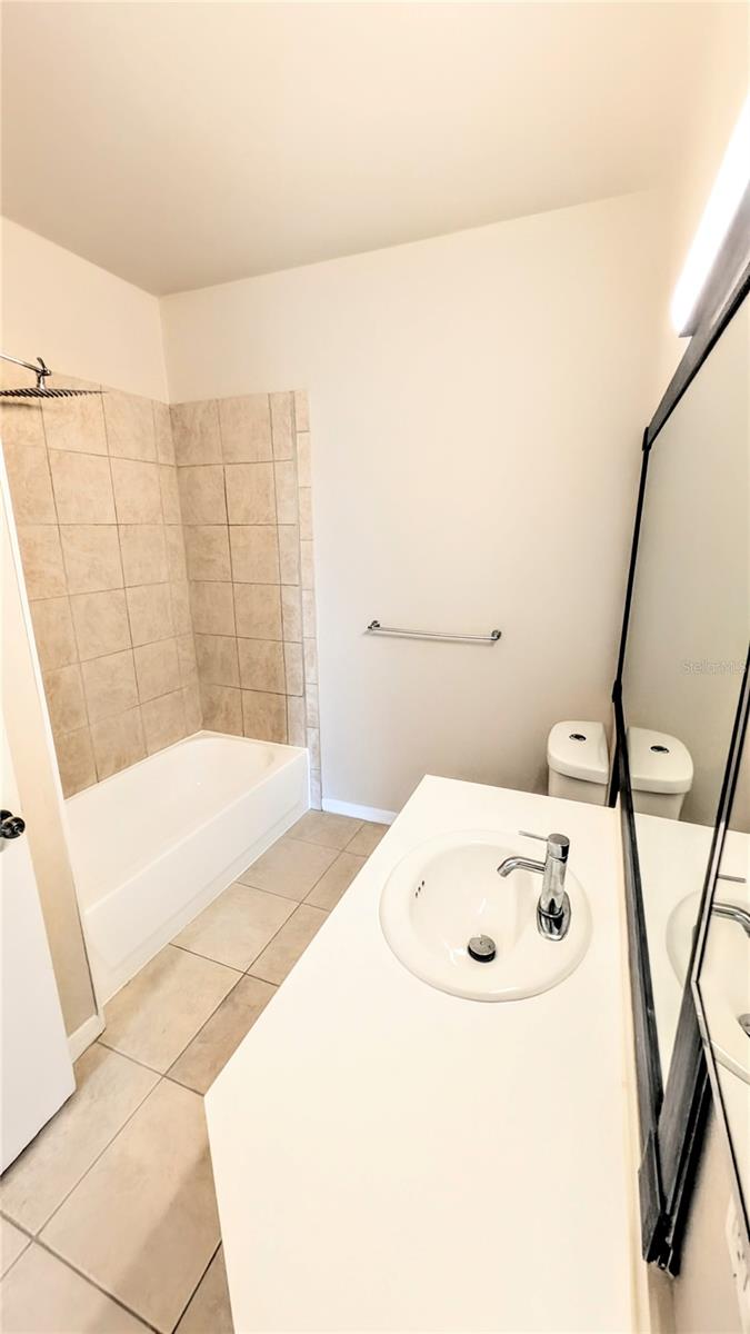 Image 18 of 39 For 5174 Northridge Road 102