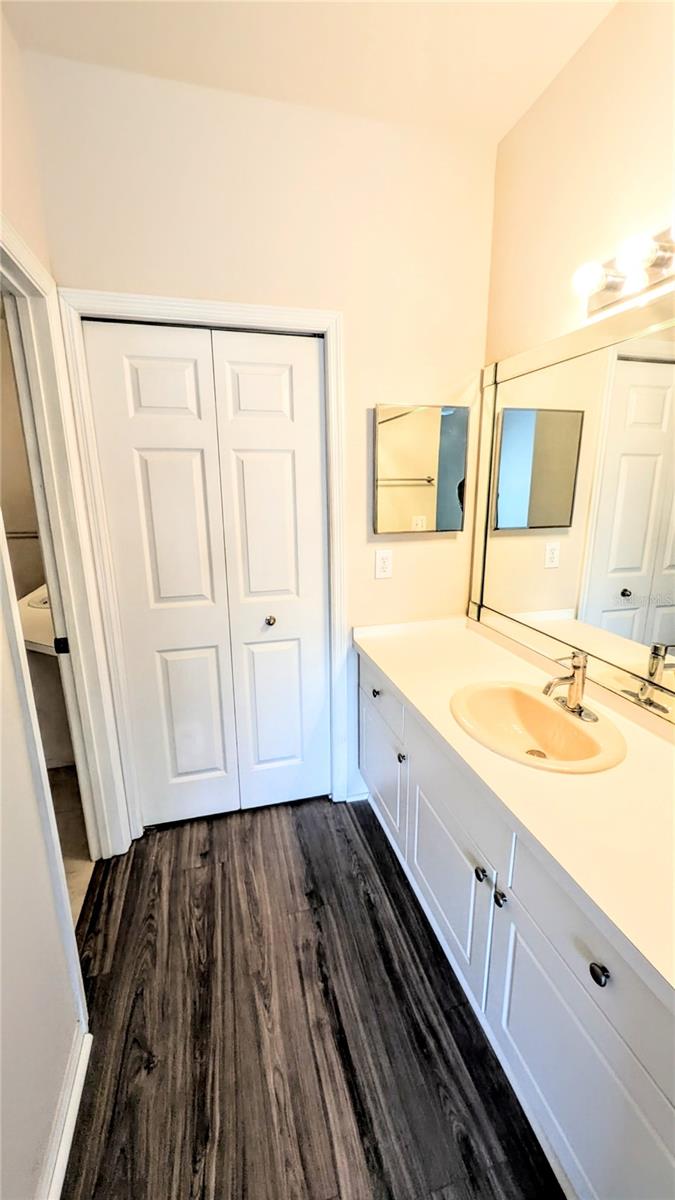 Image 21 of 39 For 5174 Northridge Road 102