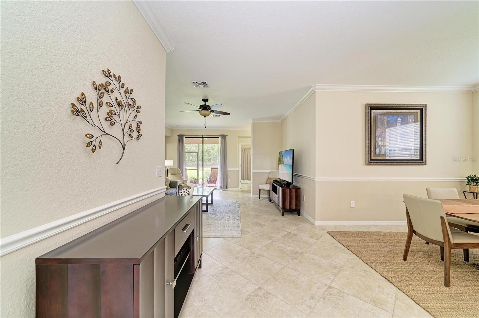 Listing photo id 8 for 6810 Willowshire Way