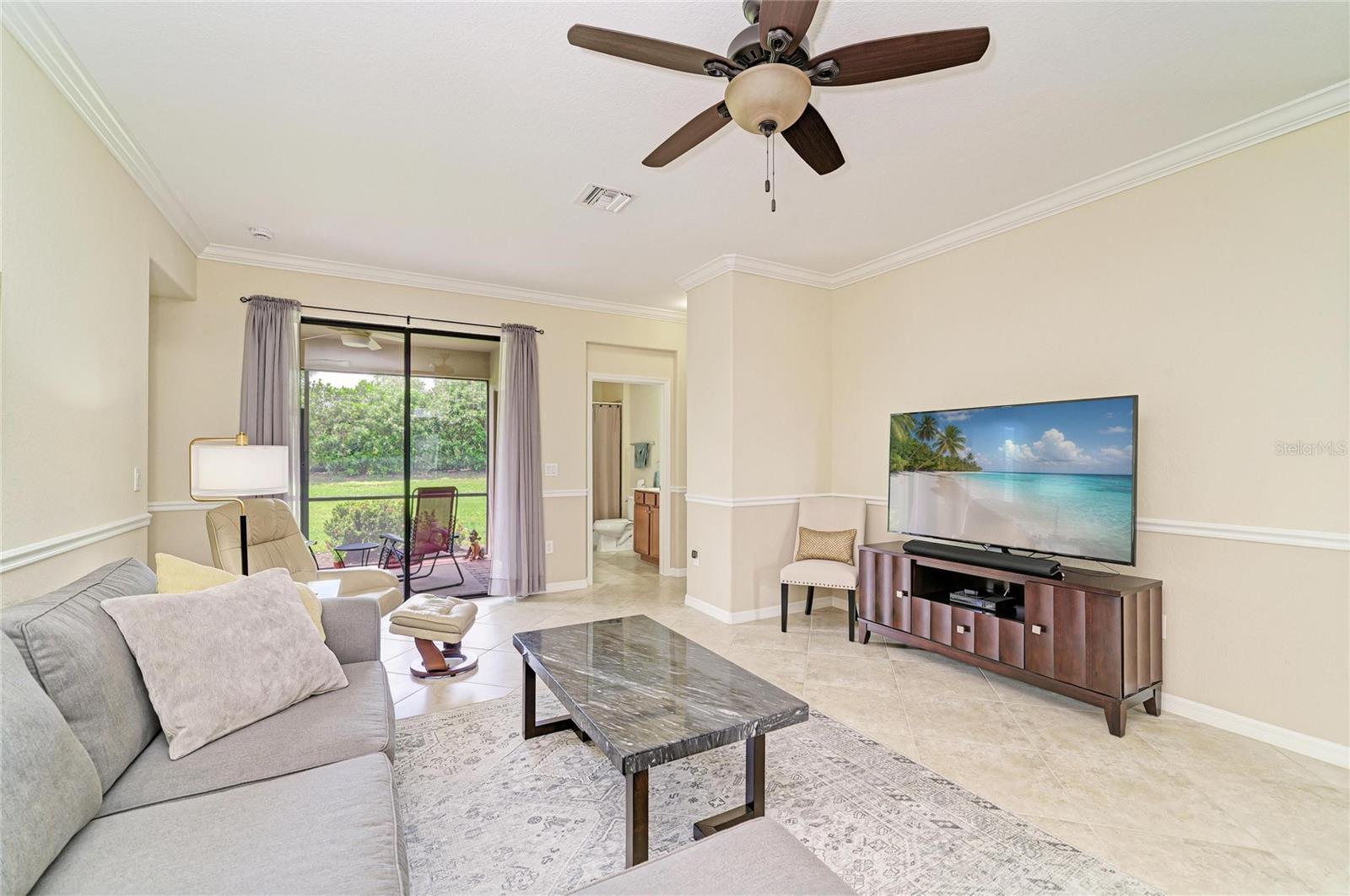 Listing photo id 9 for 6810 Willowshire Way