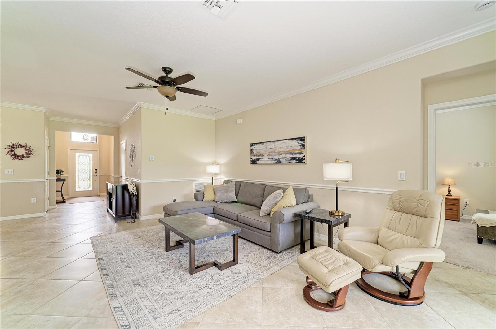 Listing photo id 10 for 6810 Willowshire Way