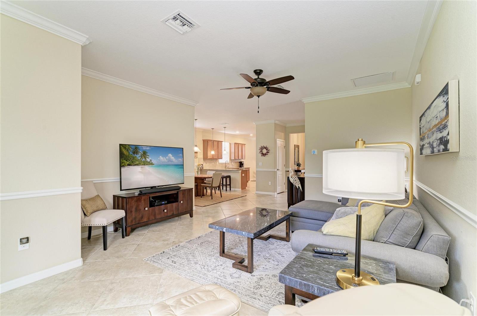 Listing photo id 11 for 6810 Willowshire Way