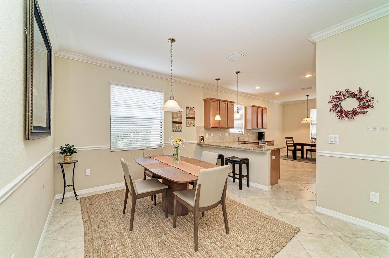 Listing photo id 12 for 6810 Willowshire Way