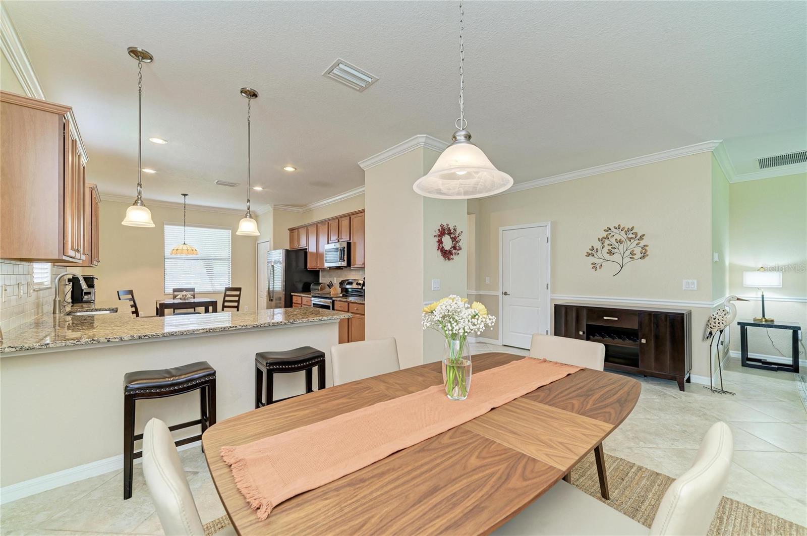 Listing photo id 14 for 6810 Willowshire Way