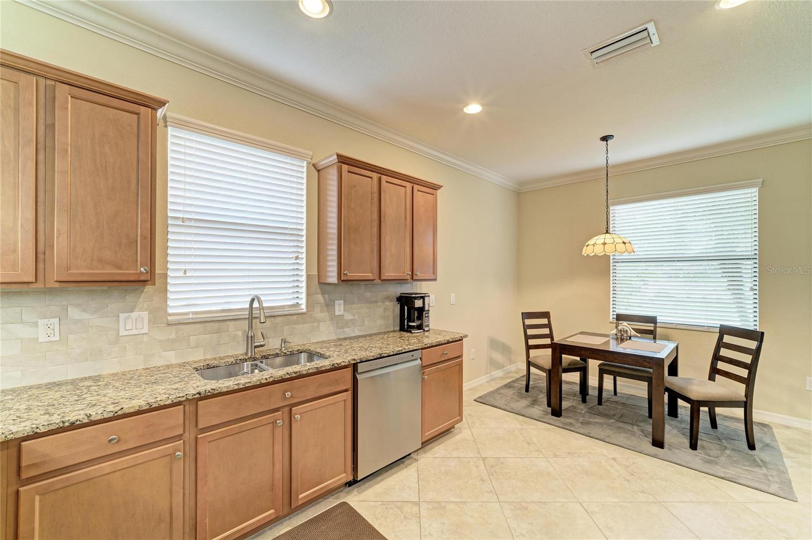 Listing photo id 17 for 6810 Willowshire Way