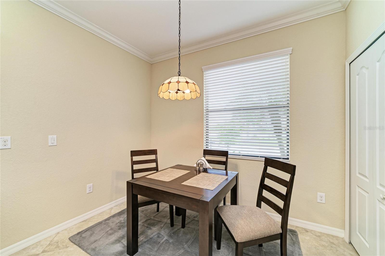 Listing photo id 19 for 6810 Willowshire Way