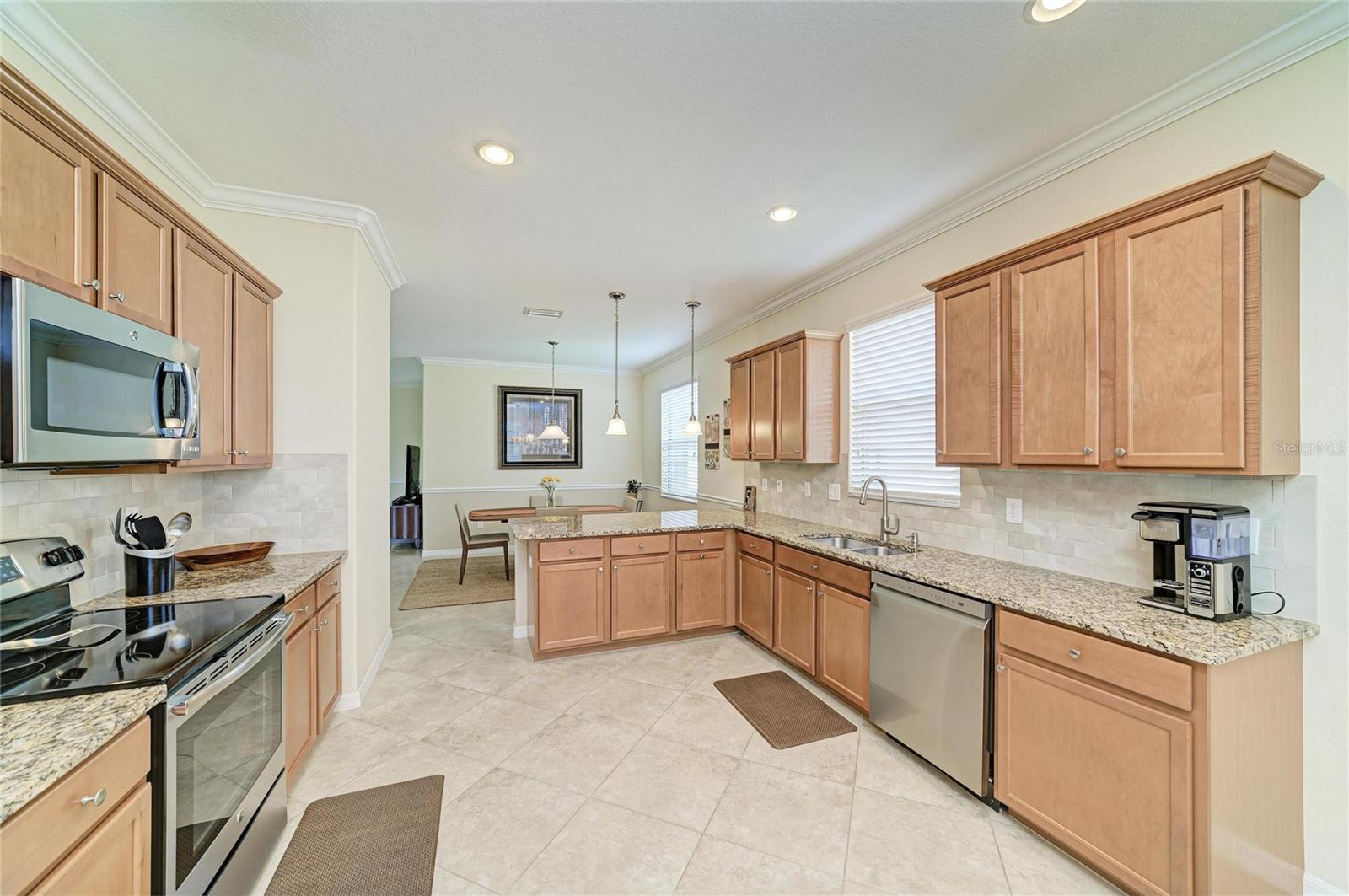 Listing photo id 20 for 6810 Willowshire Way