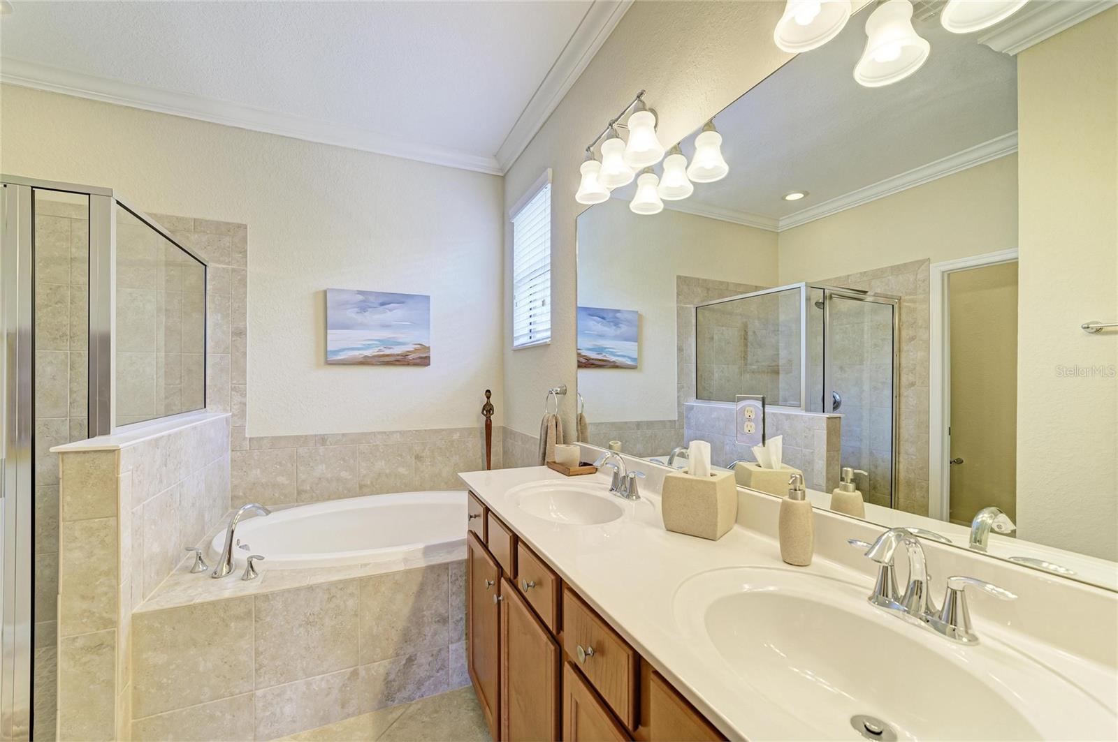 Listing photo id 25 for 6810 Willowshire Way