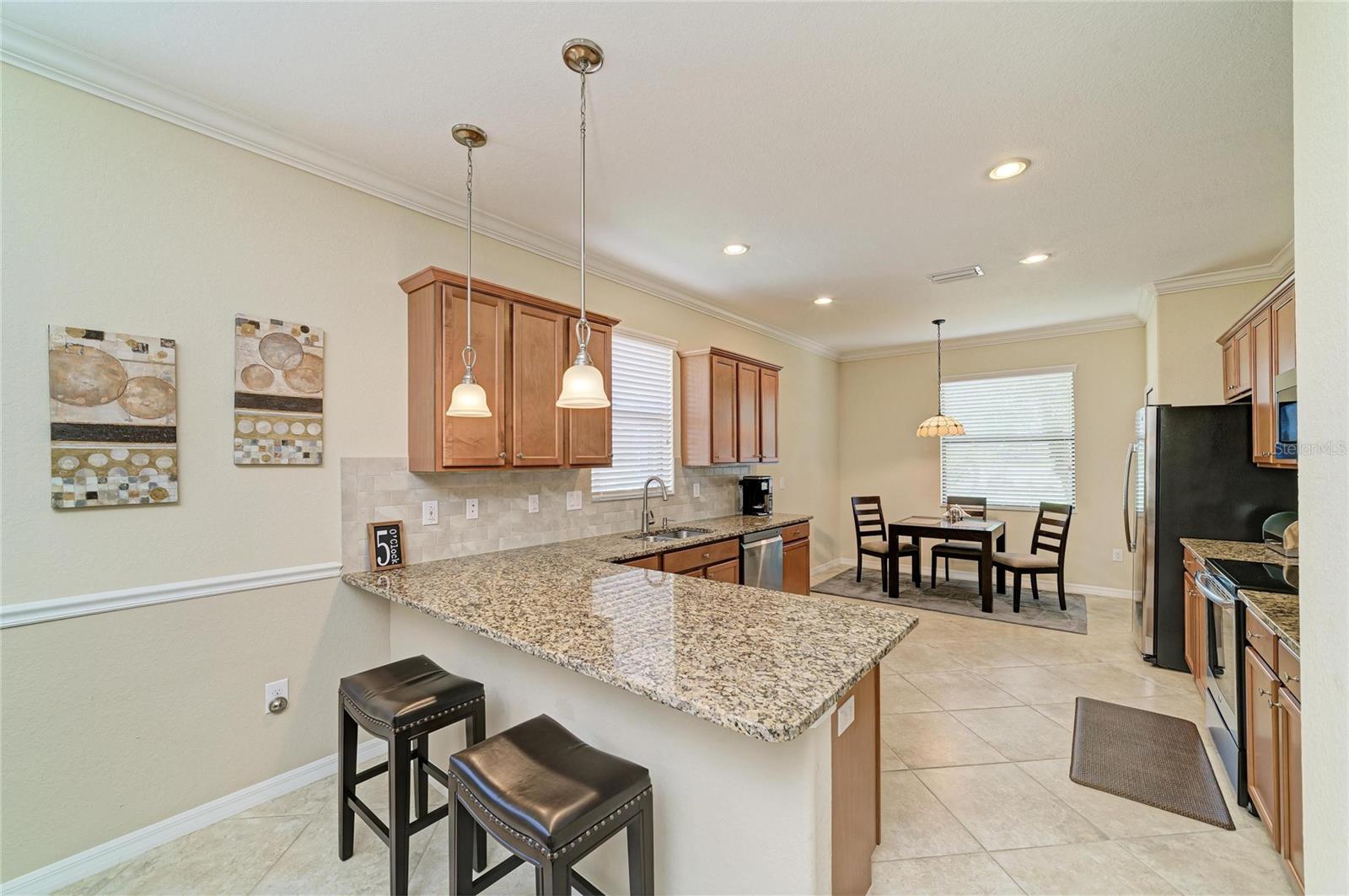 Listing photo id 2 for 6810 Willowshire Way