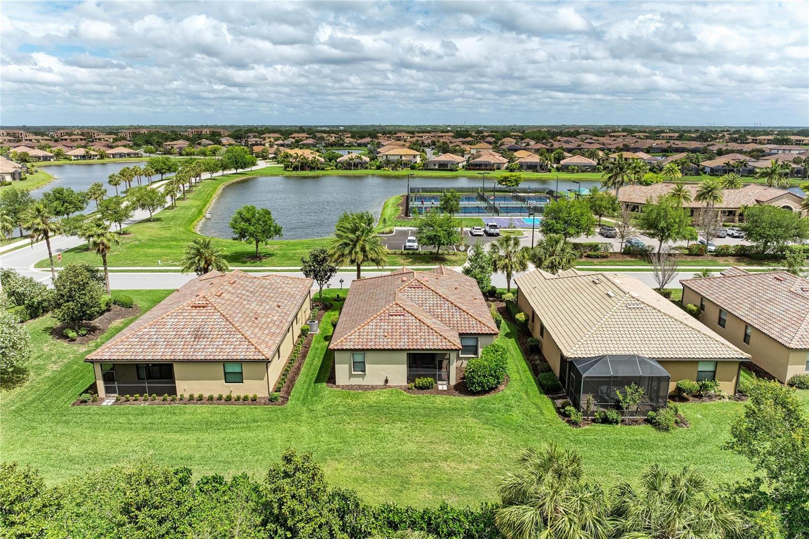 Listing photo id 38 for 6810 Willowshire Way