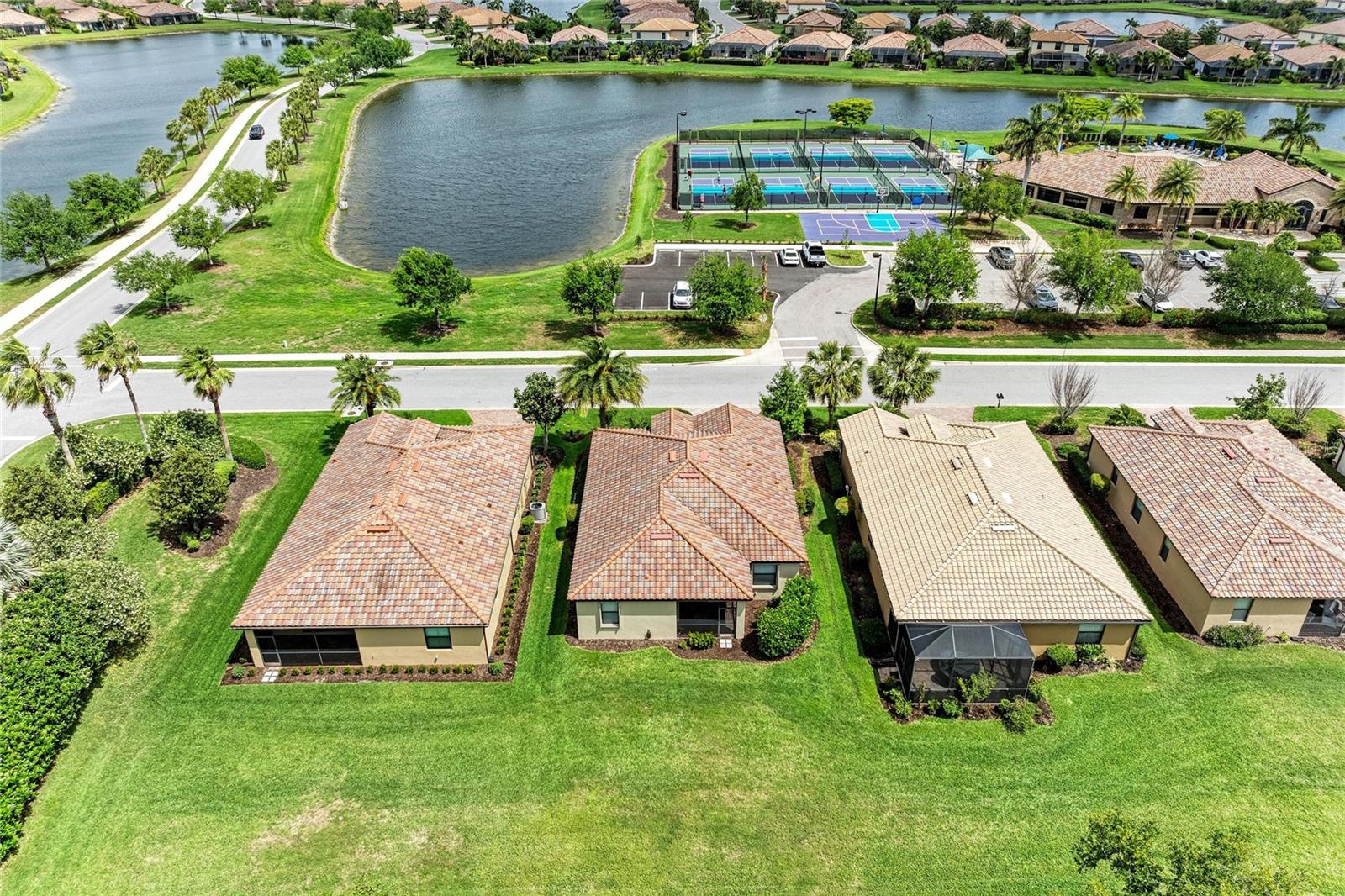 Listing photo id 39 for 6810 Willowshire Way