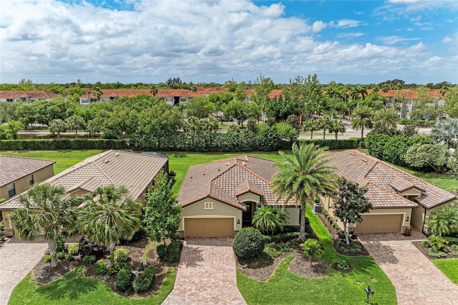 Listing photo id 41 for 6810 Willowshire Way