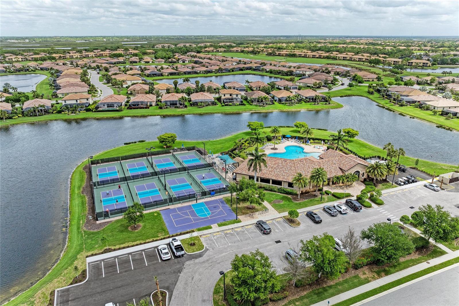 Listing photo id 58 for 6810 Willowshire Way