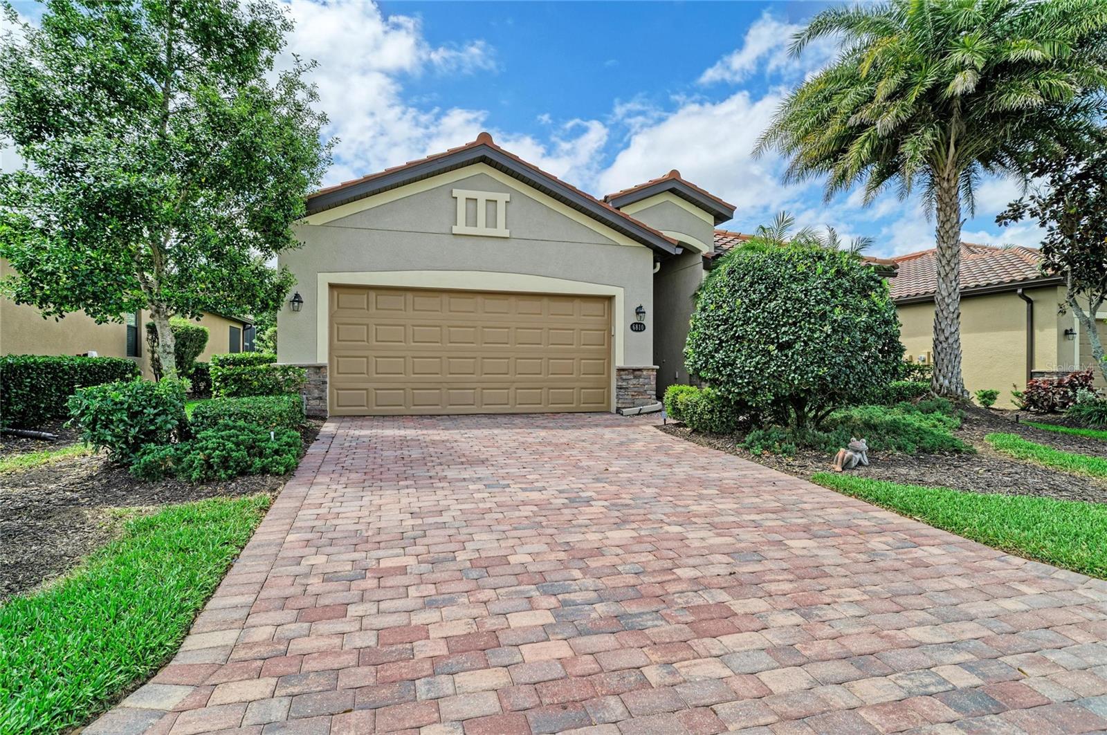 Listing photo id 5 for 6810 Willowshire Way