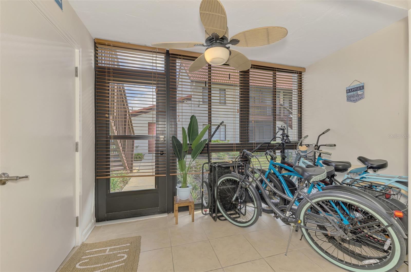 Image 19 of 39 For 1612 Stickney Point Road 1612-1