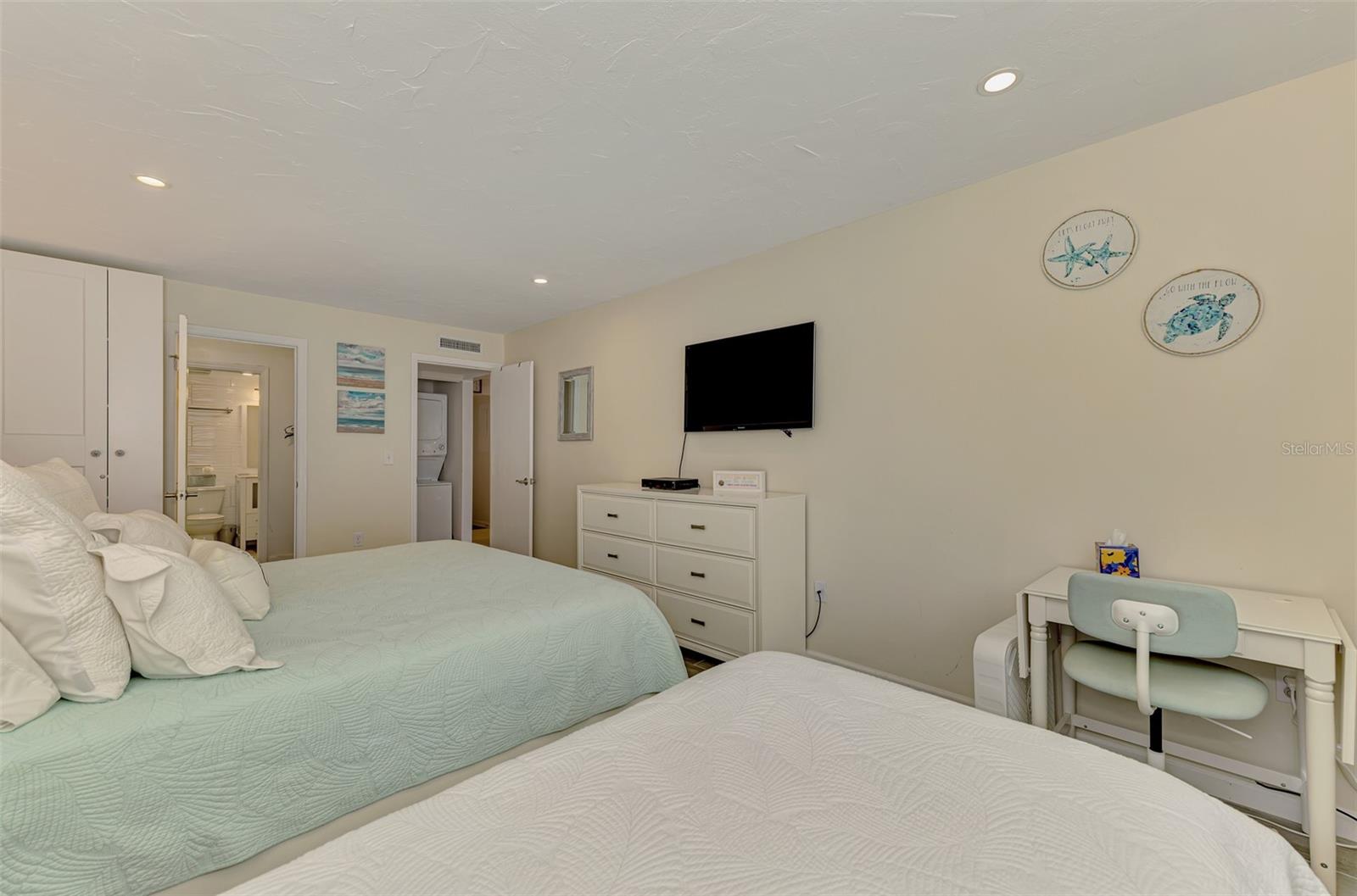 Image 23 of 39 For 1612 Stickney Point Road 1612-1