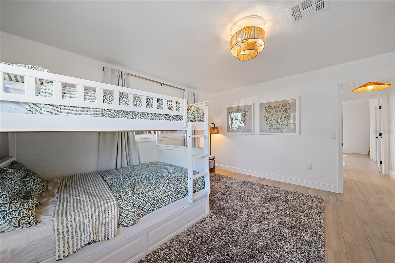 Image 9 of 41 For 7746 Westmoreland Drive