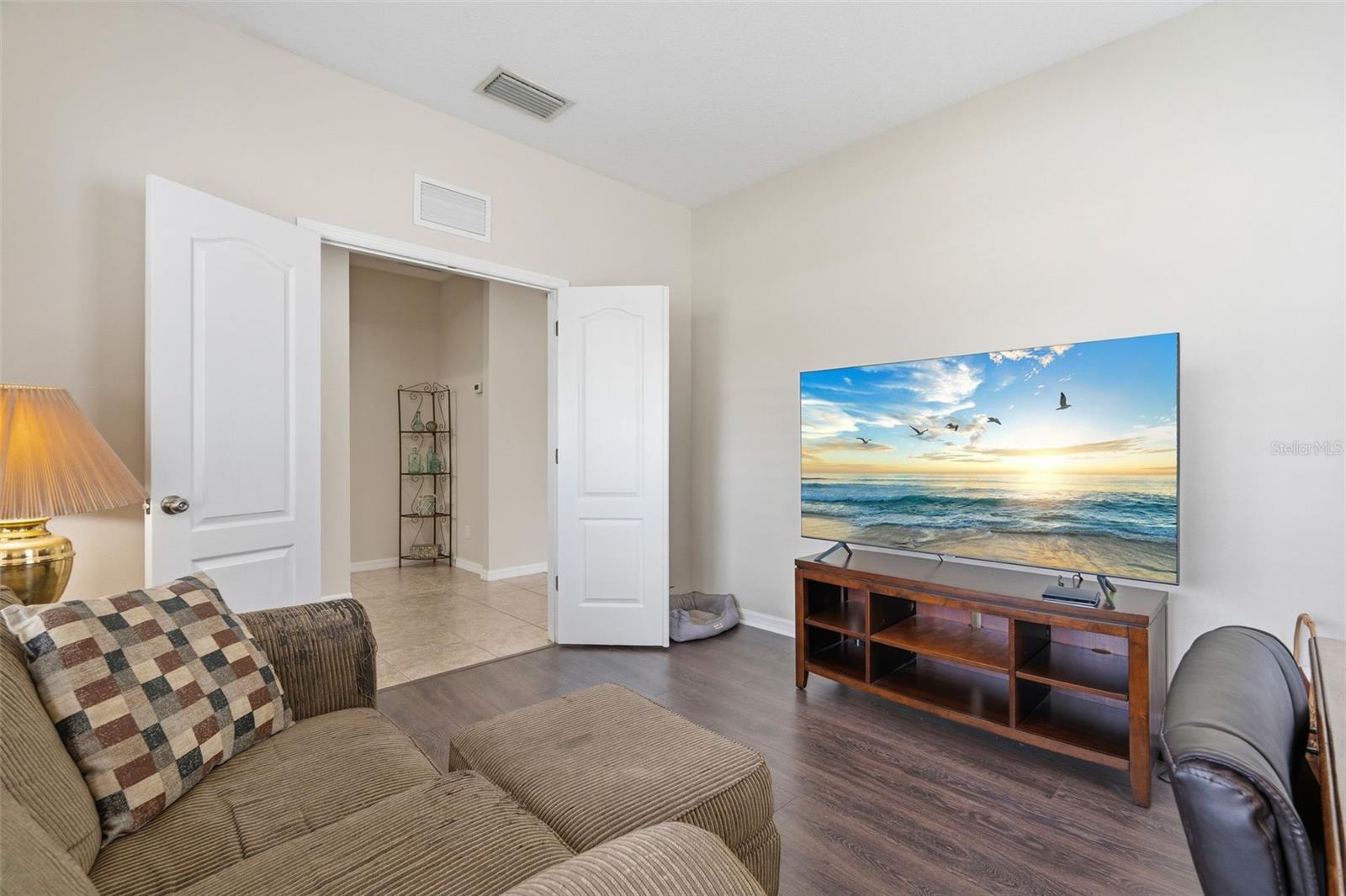 Image 13 of 61 For 11904 Forest Park Circle