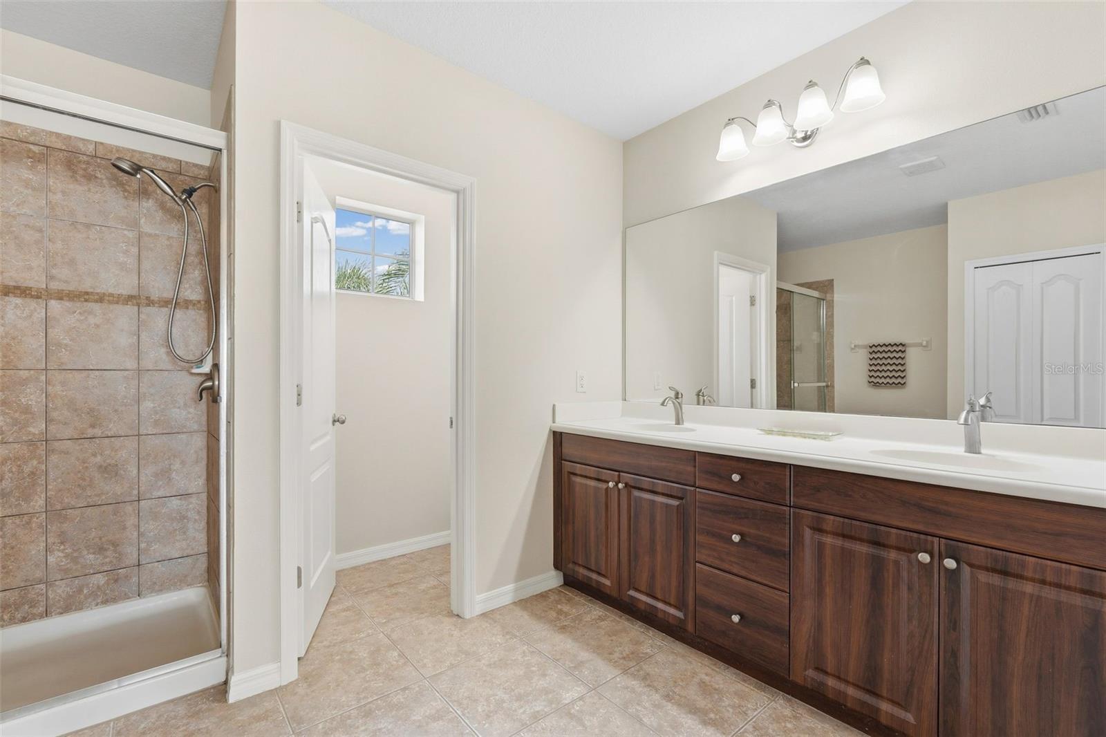 Image 42 of 61 For 11904 Forest Park Circle