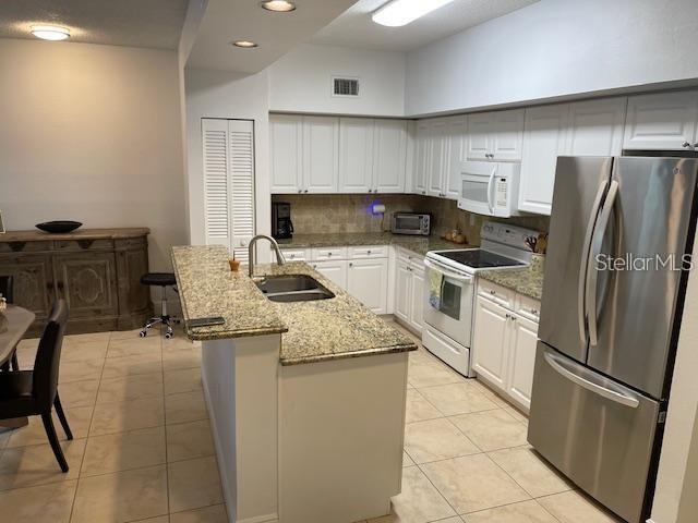 Image 7 of 39 For 7280 Eleanor Circle 101