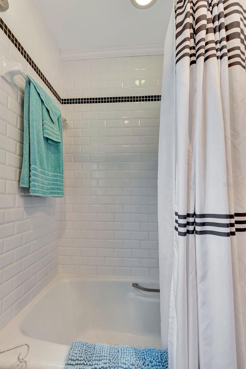 Image 14 of 29 For 4395 Sarasota Avenue