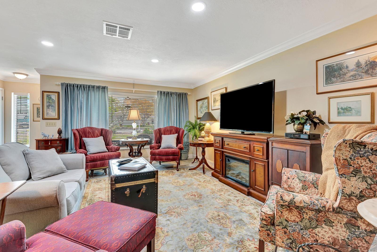 Image 4 of 29 For 4395 Sarasota Avenue