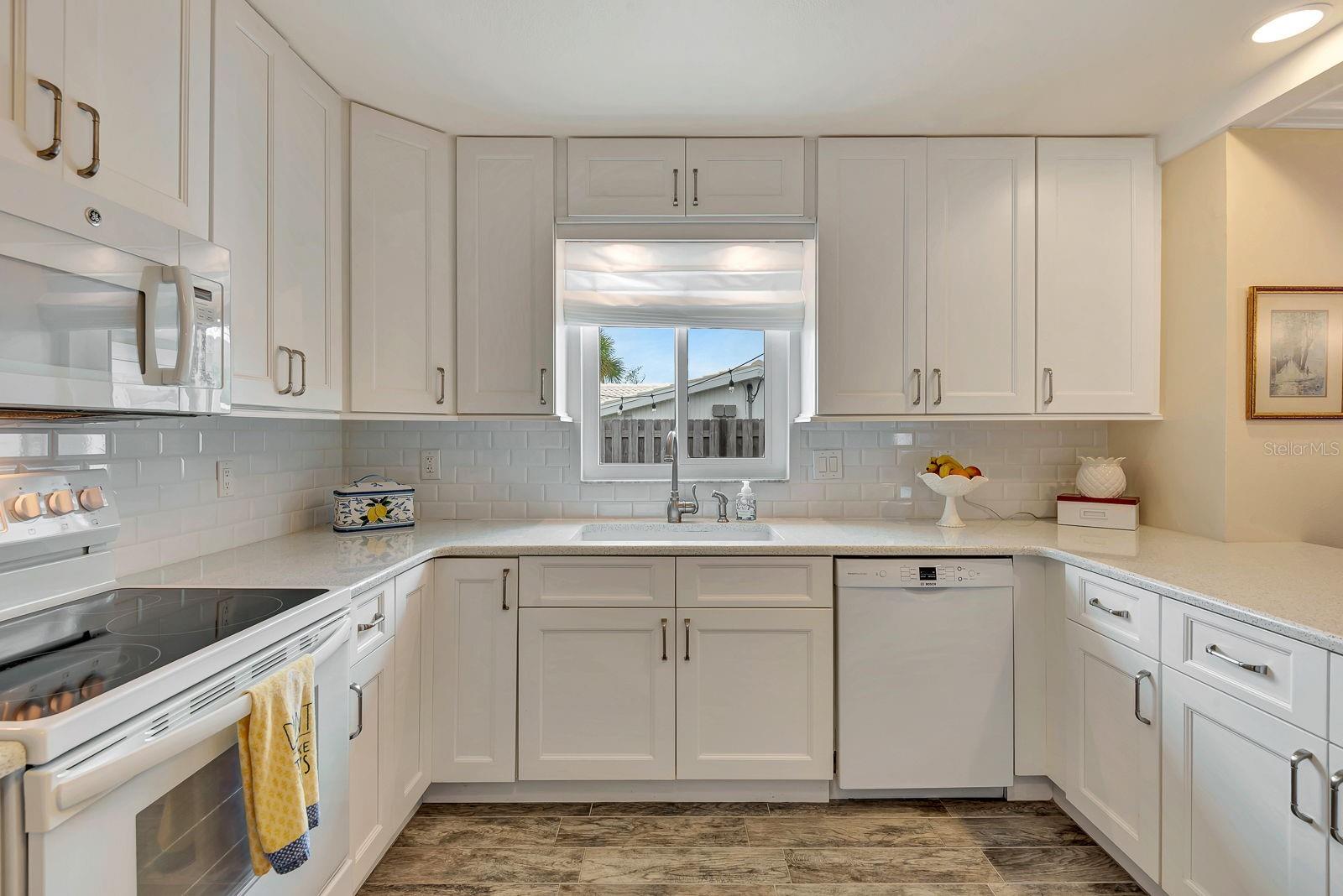 Image 5 of 29 For 4395 Sarasota Avenue