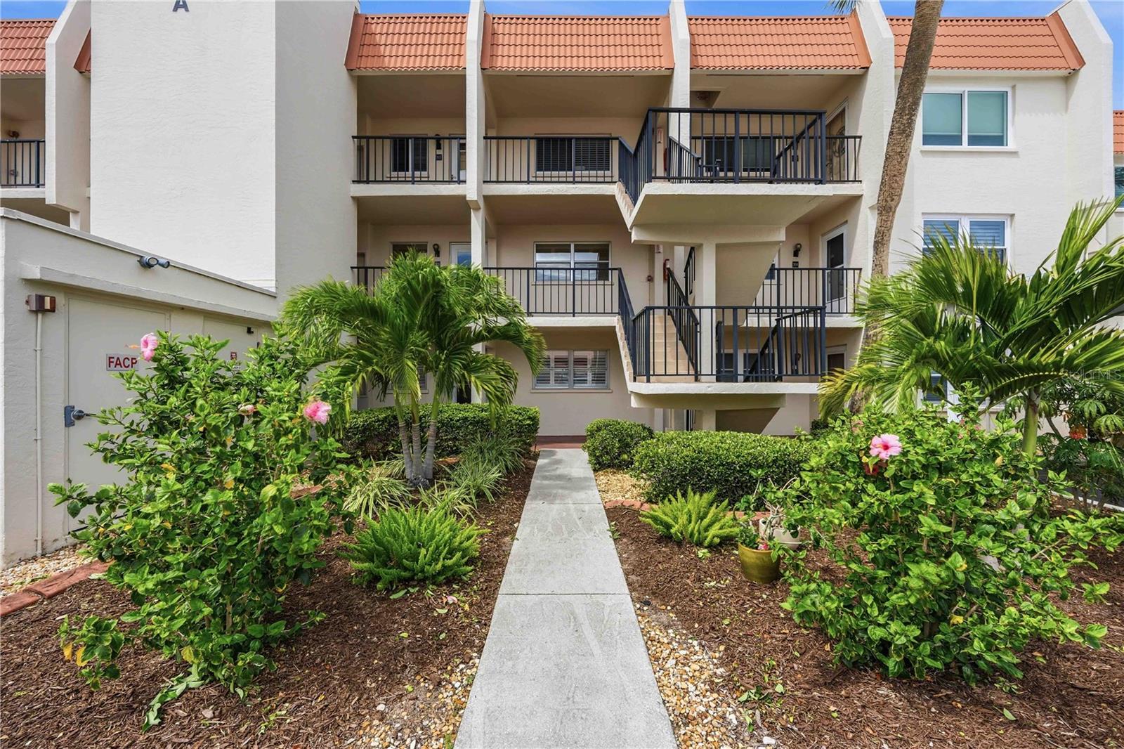 Image 3 of 37 For 270 Santa Maria Street 104