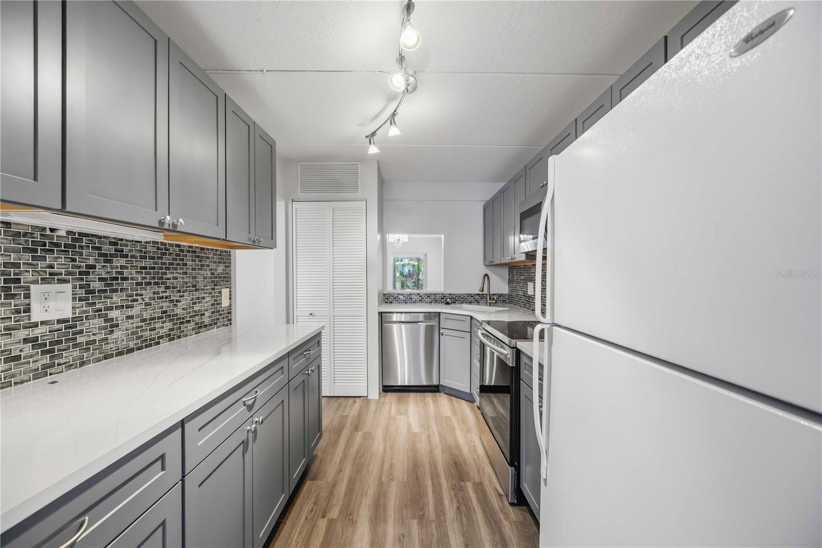 Image 7 of 37 For 270 Santa Maria Street 104