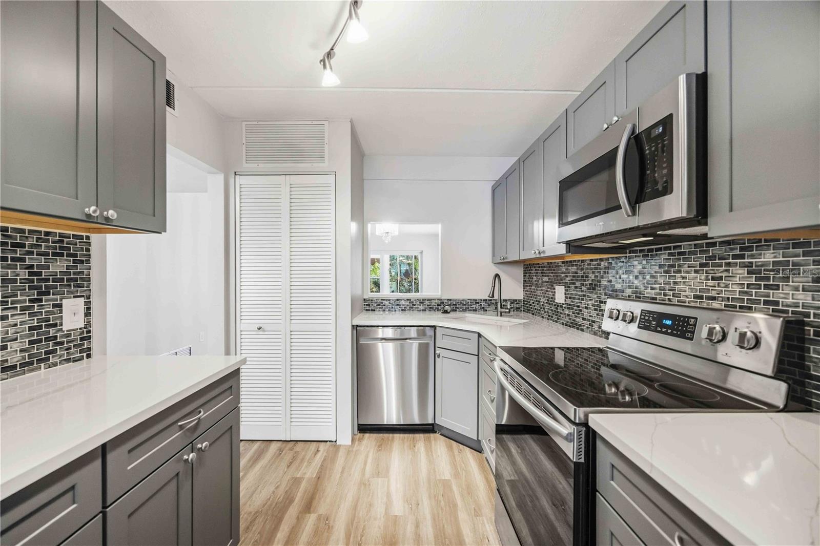 Image 8 of 37 For 270 Santa Maria Street 104